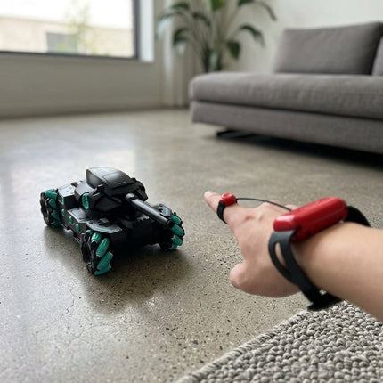 Gesture Sensing Water Spraying Tank