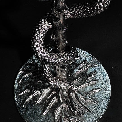 Black Snake Sculpted Wine Glass