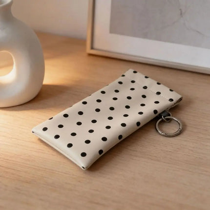 Snap-Close Magnetic Glasses Carry Pouch