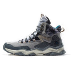 light grey men / 39