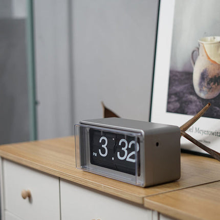 Elegant Retro Auto Flip Desk Clock